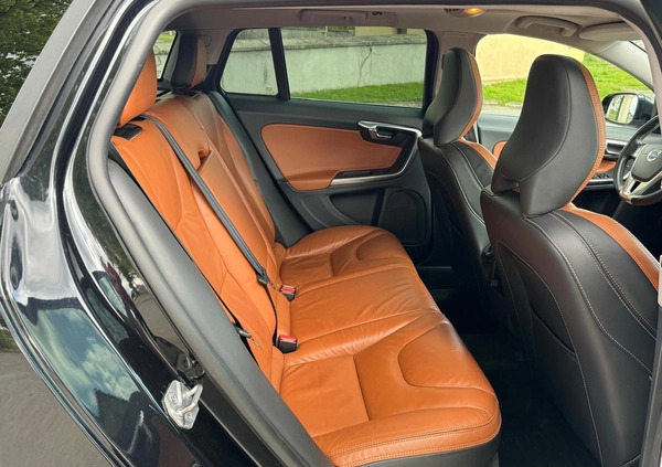Volvo V60 cena 55900 przebieg: 210000, rok produkcji 2014 z Puławy małe 596